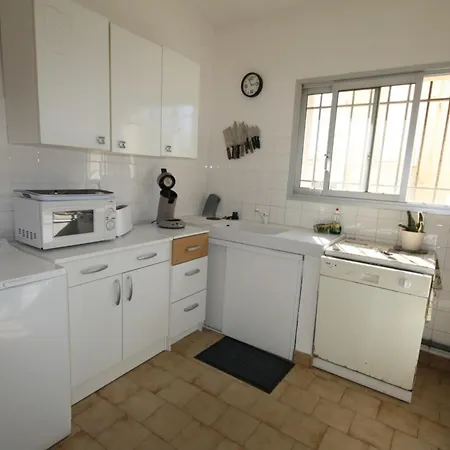 Air-conditioned Seafront House Holiday home
