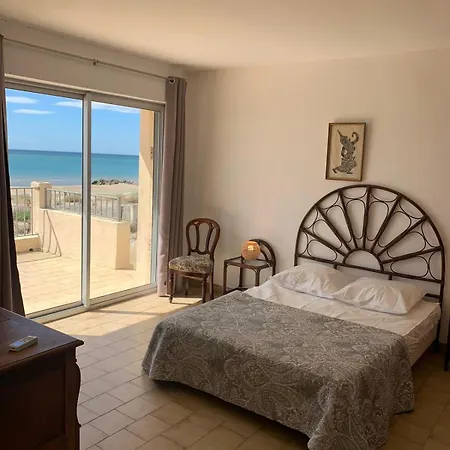 Air-conditioned Seafront House
